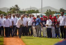 Presidente Abinader inaugura campo de béisbol Nelson Mateo en Pizarrete, Peravia, tras 26 años de espera